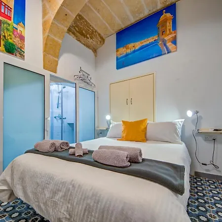 Sally Port 32 * Valletta