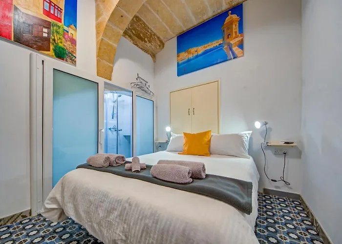 Sally Port 32 * La Valette