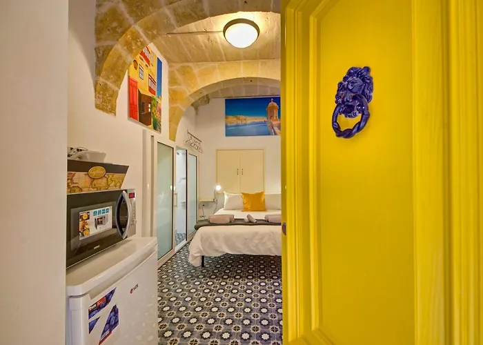 Sally Port 32 * La Valette